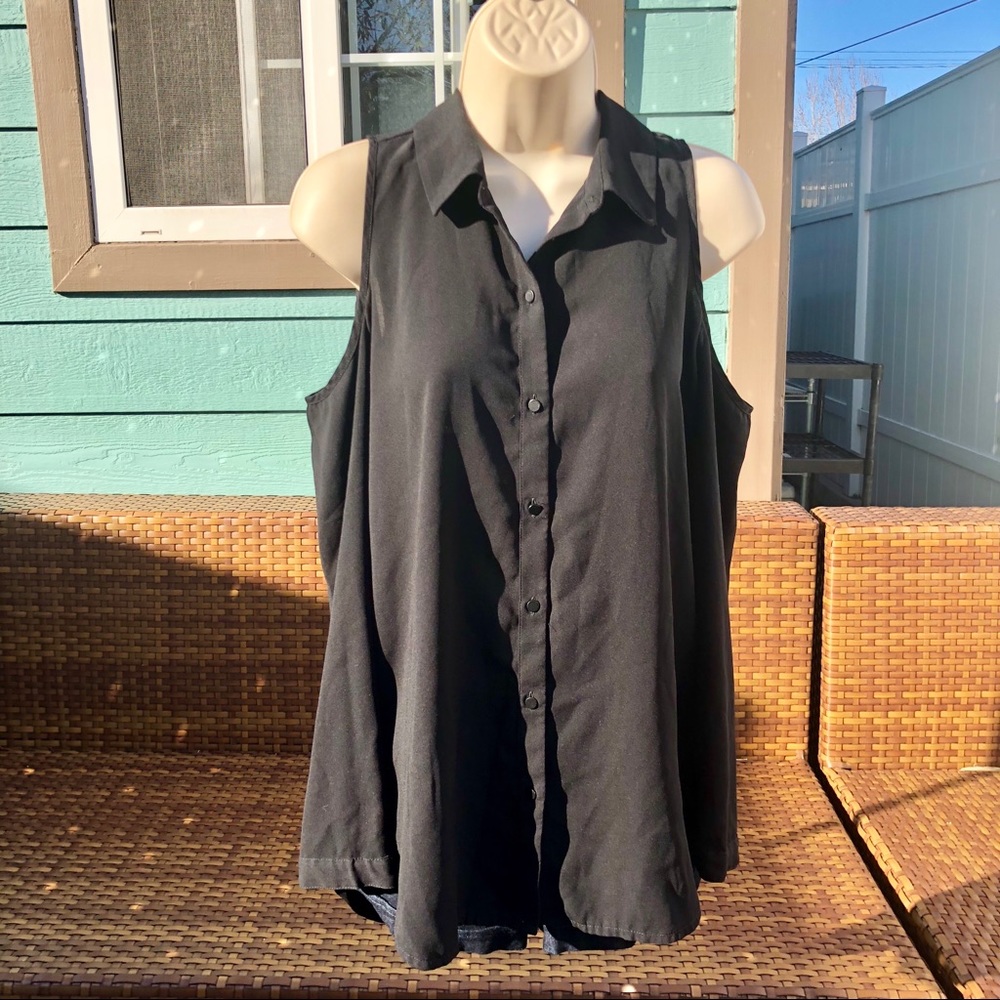Cold shoulder 🖤 button-down collared shirt - Picture 2 of 5